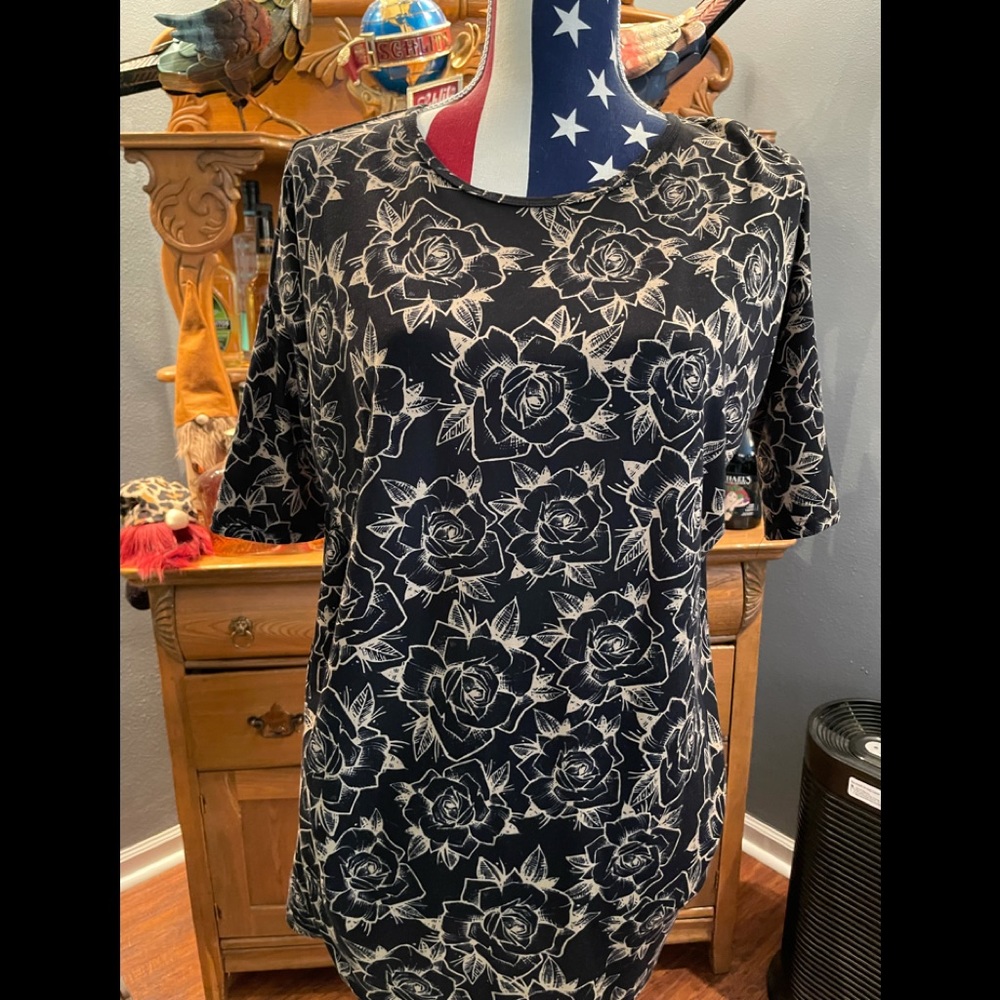 Black & Cream-Colored EUC XS LuLaRoe Irma